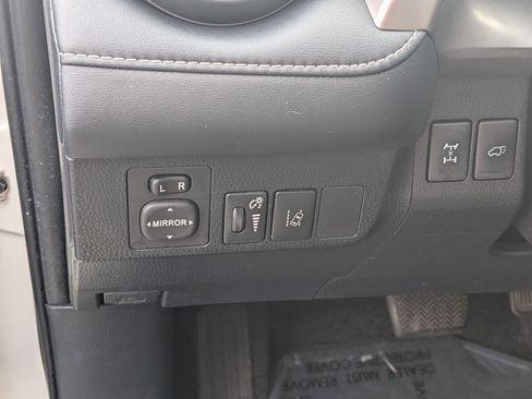 Used 2018 Toyota RAV4 Limited image 15