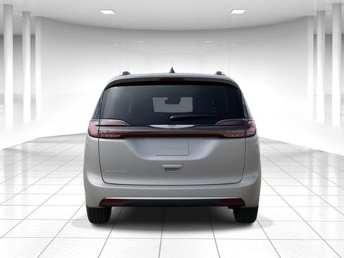 New 2026 Chrysler Pacifica Pinnacle image 7