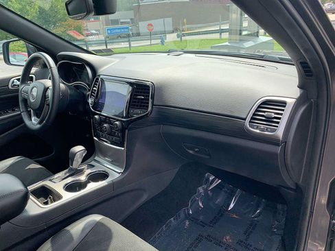 Used 2019 Jeep Grand Cherokee Altitude AWD/4WD image 29