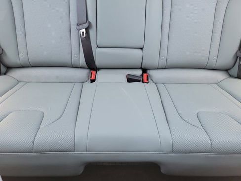 Used 2025 Hyundai Elantra Limited image 32