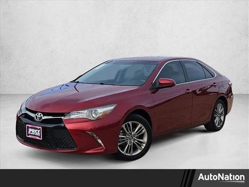 Used 2017 Toyota Camry SE image 1