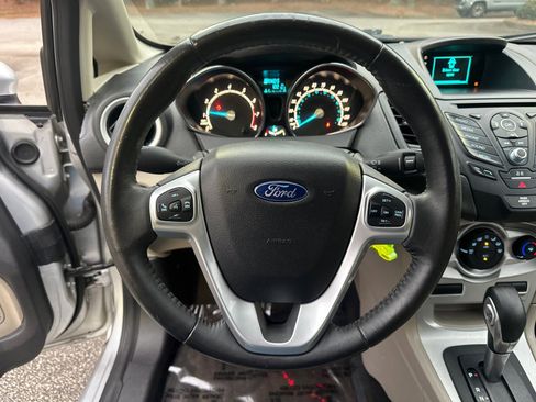 Used 2016 Ford Fiesta SE image 23