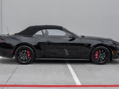 Used 2025 Ford Mustang GT Premium RWD image 3