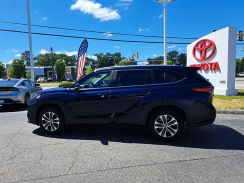Used 2023 Toyota Highlander XLE AWD/4WD image 12