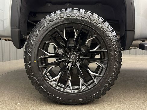 Used 2026 GMC Sierra 1500 SLT w/ SLT Premium Plus Package AWD/4WD image 11