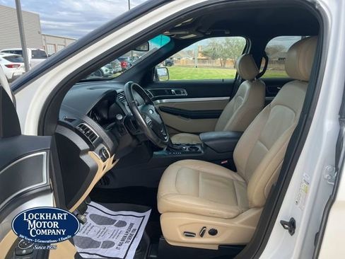 Used 2016 Ford Explorer XLT w/ Equipment Group 202A image 10