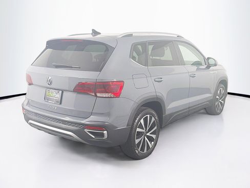 Used 2023 Volkswagen Taos SE w/ Panoramic Sunroof Package FWD image 7