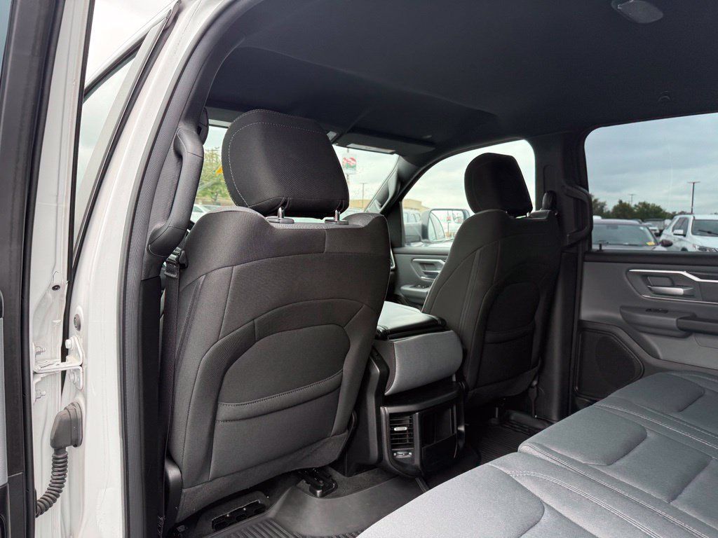 Used 2022 RAM 1500 Big Horn AWD/4WD image 9