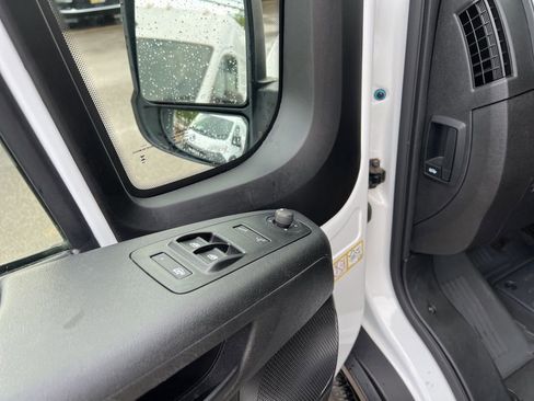 Used 2025 RAM ProMaster 2500 w/ Quick Order Package 22G SLT FWD image 17