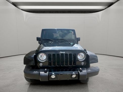 Used 2016 Jeep Wrangler Unlimited Sahara w/ Connectivity Group AWD/4WD image 11