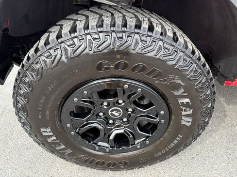 Used 2022 Ford Bronco Wildtrak image 9