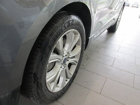 Used 2022 Ford Edge Titanium image 14