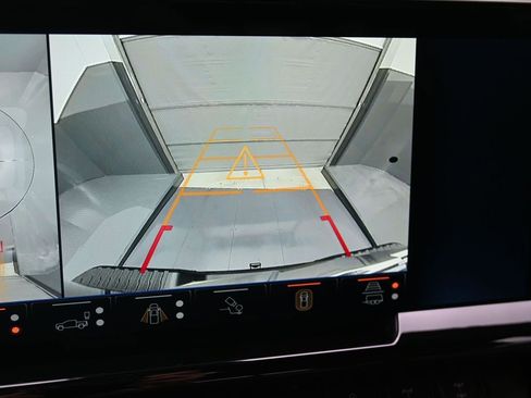 Used 2024 Chevrolet Silverado 1500 ZR2 w/ Technology Package image 9