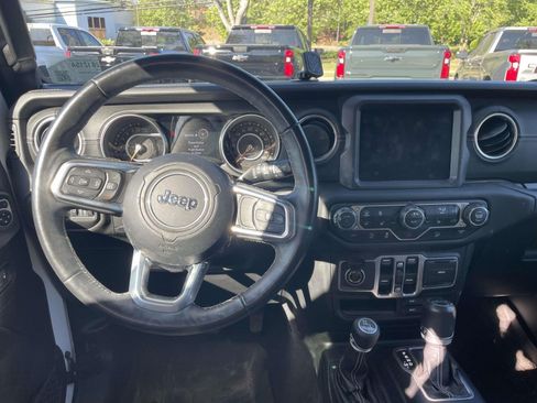 Used 2018 Jeep Wrangler Unlimited Sahara w/ Dual Top Group AWD/4WD image 11