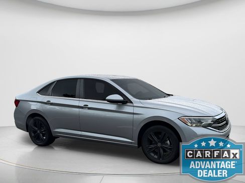 Used 2023 Volkswagen Jetta SE FWD image 4