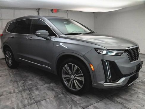 Used 2025 Cadillac XT6 Premium Luxury image 2