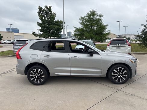 Certified 2025 Volvo XC60 B5 Core image 4