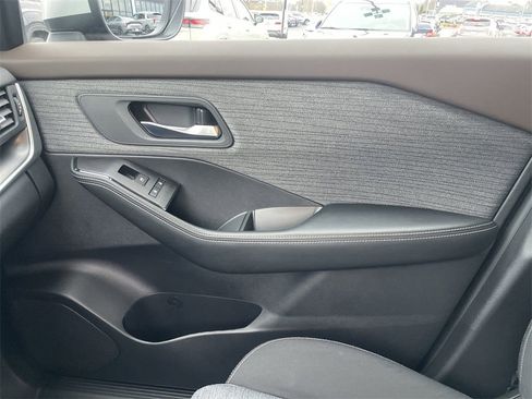 Used 2023 Nissan Rogue SV image 19