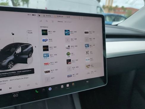 Used 2022 Tesla Model Y Long Range AWD/4WD image 14