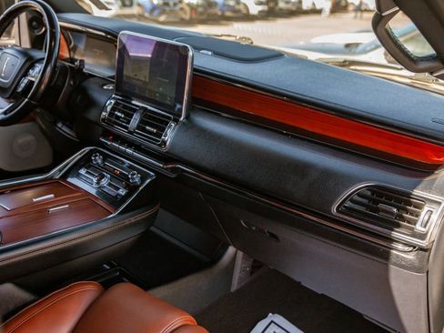 Used 2019 Lincoln Navigator L Reserve w/ Cargo Package AWD/4WD image 11