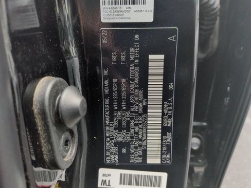 Used 2022 Toyota Highlander XLE FWD image 36