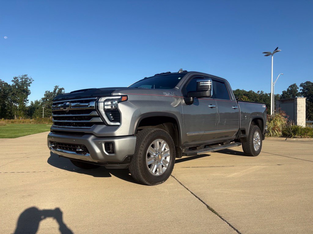 Used 2024 Chevrolet Silverado 3500 High Country w/ High Country Premium Package AWD/4WD image 1