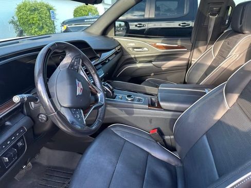 Used 2022 Cadillac Escalade Premium Luxury w/ Performance Package AWD/4WD image 3