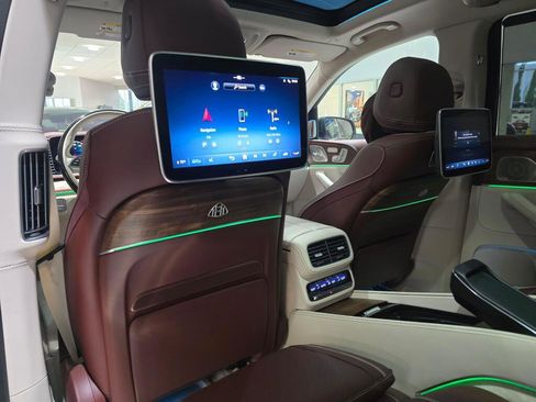 Used 2025 Mercedes-Benz Maybach GLS 600 4MATIC image 18