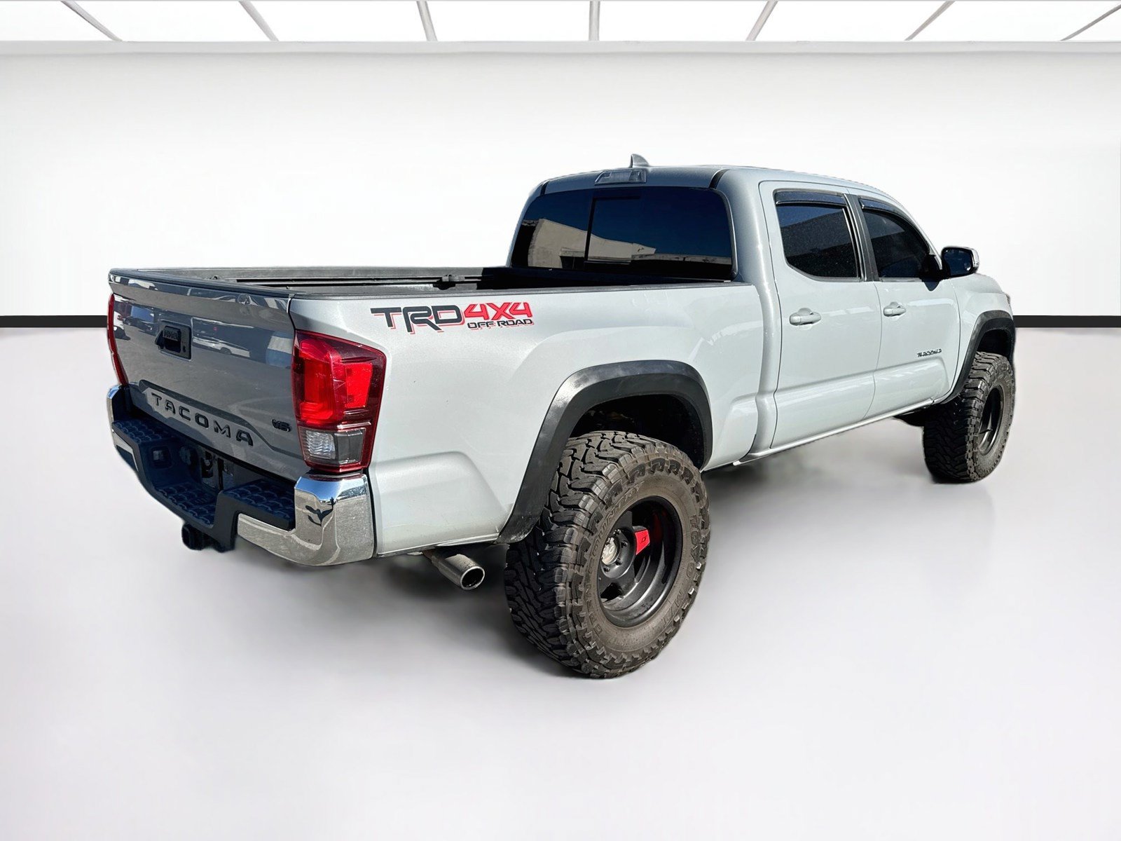 Used 2019 Toyota Tacoma TRD Off-Road AWD/4WD image 4