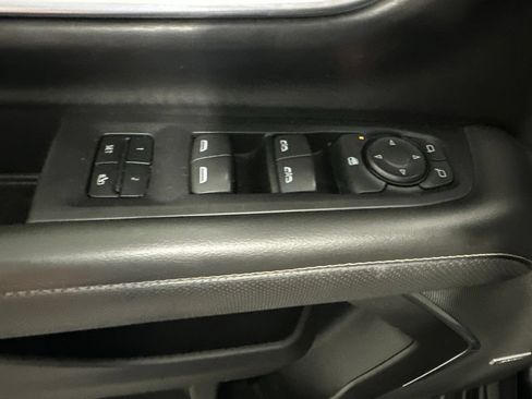 Used 2023 GMC Yukon SLT AWD/4WD image 14