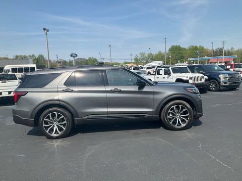 New 2026 Ford Explorer ST-Line RWD image 4