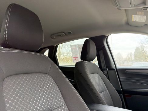 Used 2025 Ford Escape Active AWD/4WD image 17