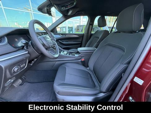 New 2026 Jeep Grand Cherokee Laredo AWD/4WD image 9
