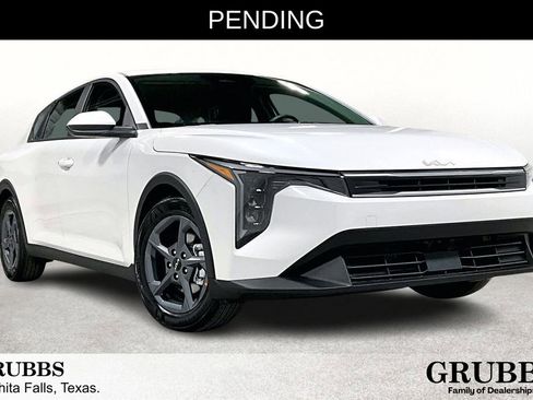 New 2025 Kia K4 FWD image 1