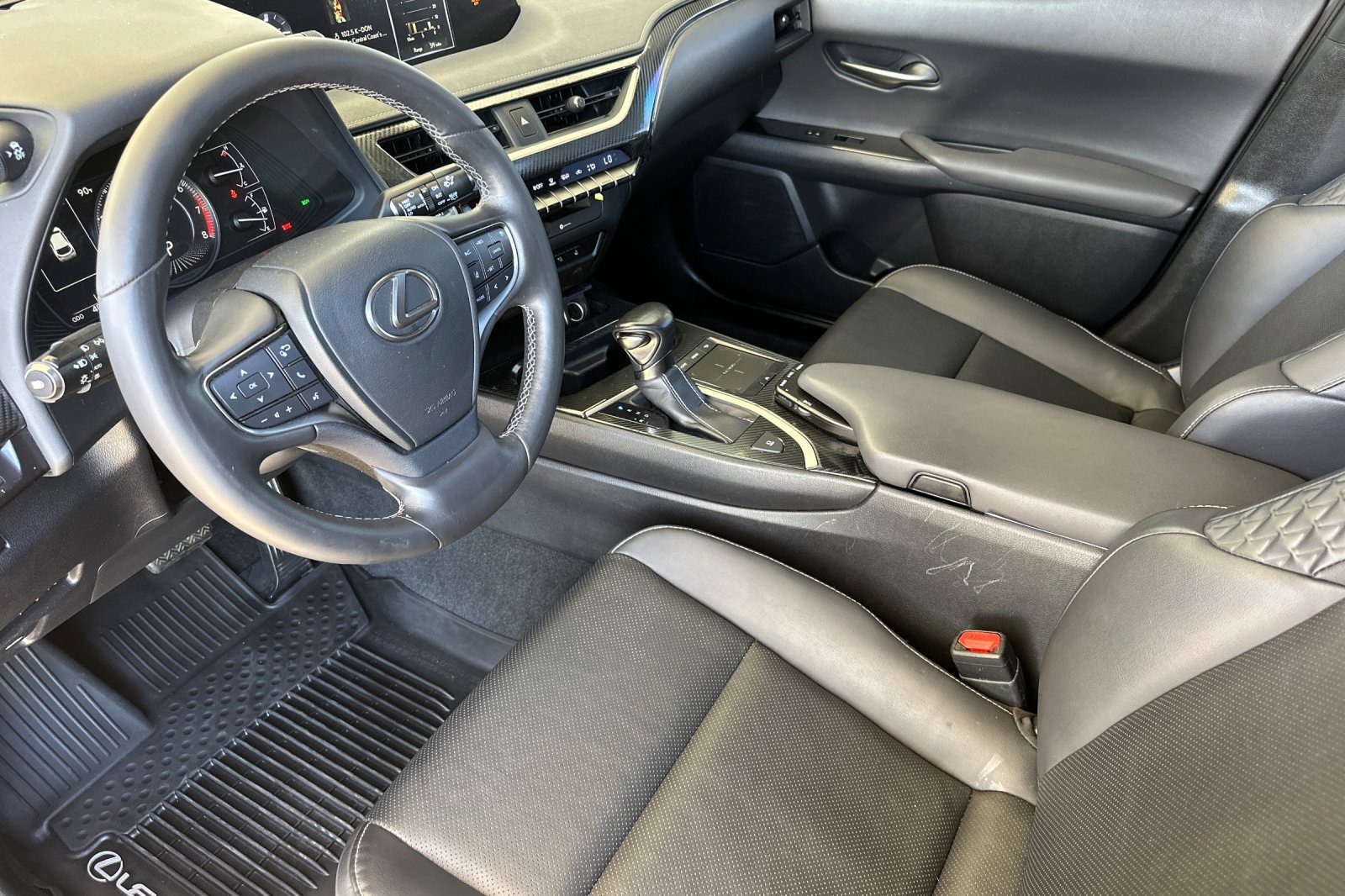 Used 2019 Lexus UX 200 w/ Premium Package FWD image 10