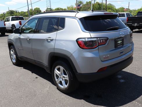 Used 2024 Jeep Compass Latitude w/ Sun and Sound Group AWD/4WD image 3