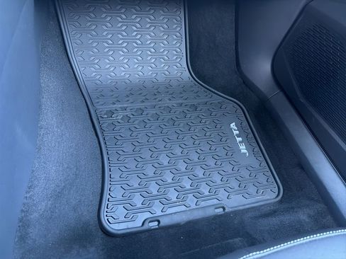 Used 2023 Volkswagen Jetta SE image 23