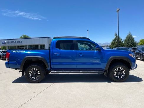Used 2017 Toyota Tacoma TRD Off-Road AWD/4WD image 6