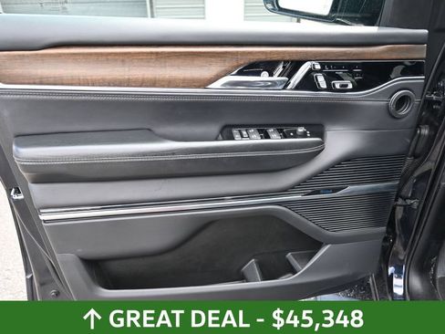 Used 2023 Jeep Grand Wagoneer L Series II AWD/4WD image 15