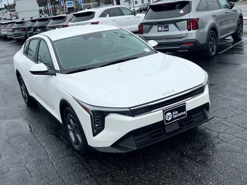 Certified 2025 Kia K4 LXS image 7