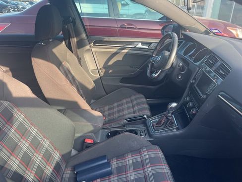 Used 2017 Volkswagen Golf S image 4