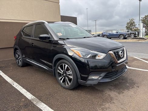 Used 2020 Nissan Kicks SR w/ Exterior Package image 2