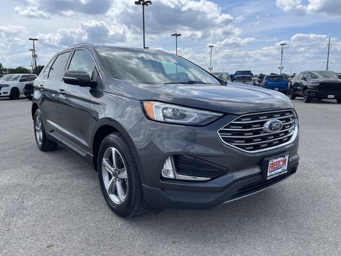 Used 2019 Ford Edge SEL w/ Equipment Group 201A image 2
