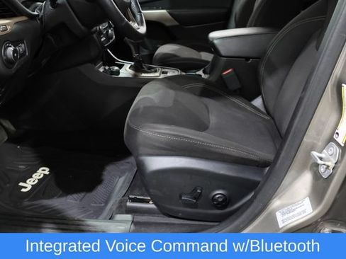 Used 2017 Jeep Cherokee Latitude w/ Safety/Convenience Group AWD/4WD image 10