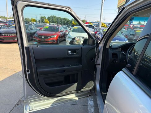 Used 2017 Ford Flex SE FWD image 12