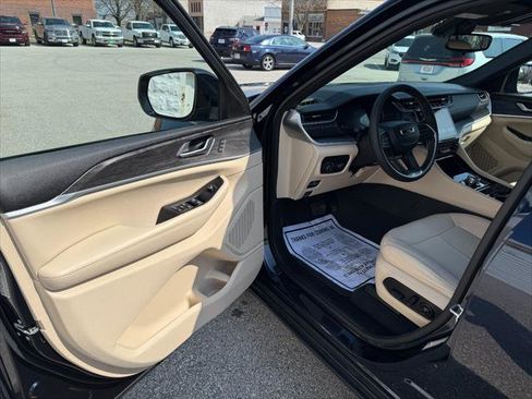 Certified 2023 Jeep Grand Cherokee Limited image 9