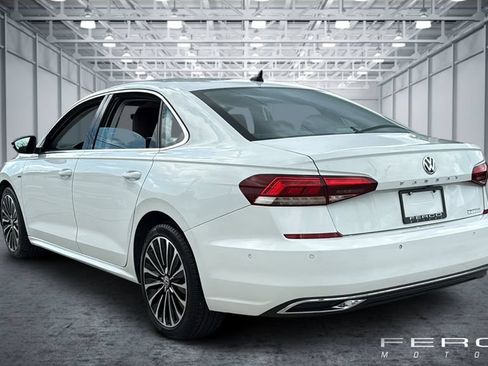 Used 2022 Volkswagen Passat 2.0T FWD image 3