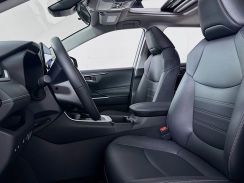 Used 2025 Toyota RAV4 XLE Premium w/ Weather Package image 16