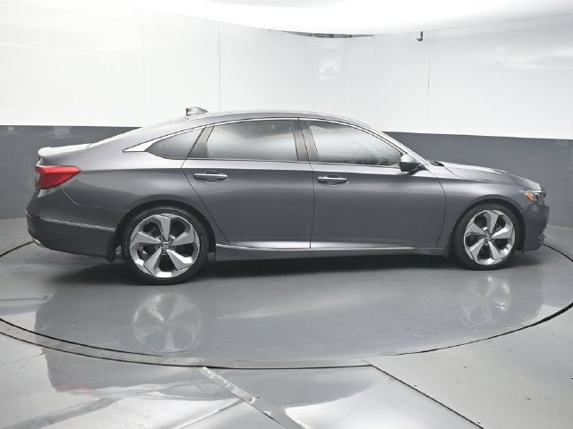 Used 2018 Honda Accord Touring image 8