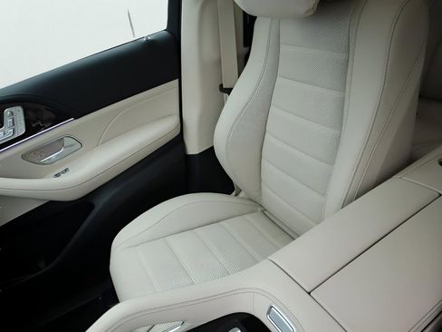 New 2026 Mercedes-Benz GLS 450 4MATIC image 36